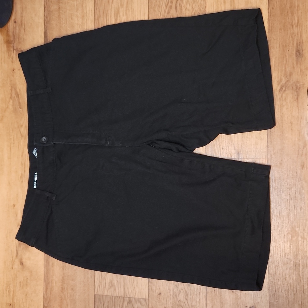 EUC "St. John's Bay" black Bermuda shorts.